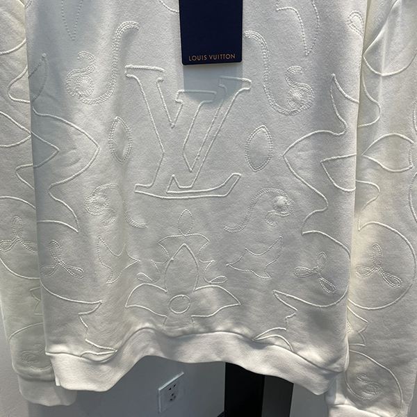 シンプルでお洒落♪【ルイヴィトン】クルーネックトレーナー 偽物 vug29532